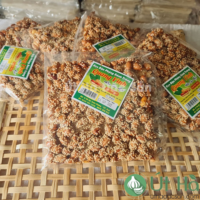 Kẹo Đậu Phộng Bánh Tráng Huế 1 Miếng 150gr Kẹo Lạc Mè Giòn Ngon Món Ăn Vặt Lý Tưởng - Út Hà Đặc Sản