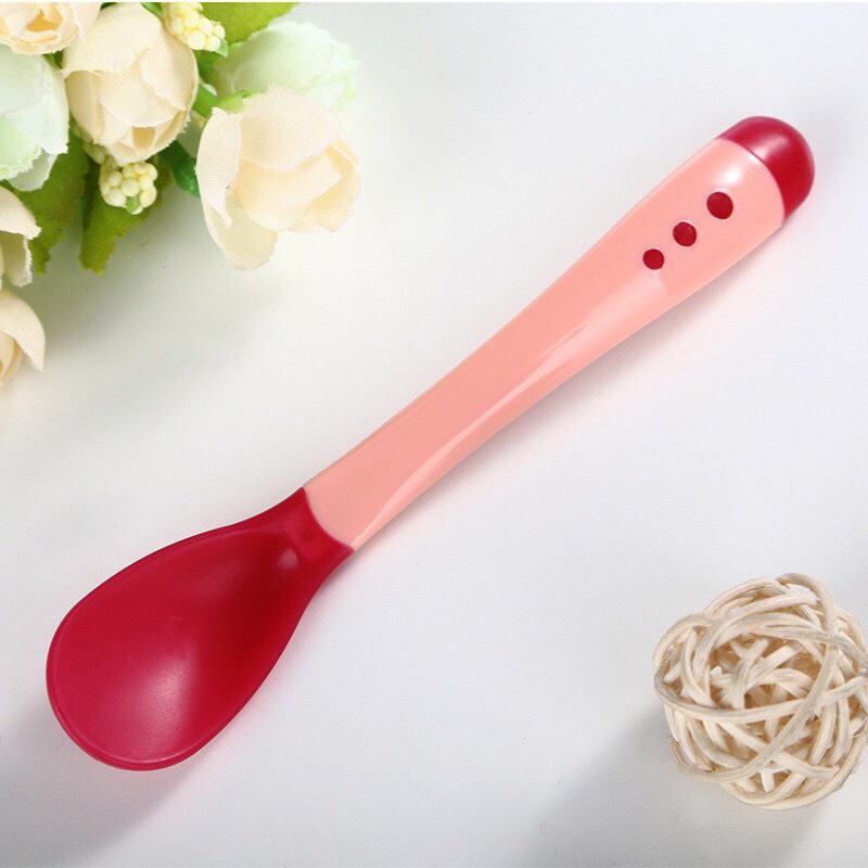 THÌA BÁO NÓNG -THÌA ĂN DẶM CHO BÉ THÔNG MINH CẢM ỨNG NHIỆT AN TOÀN CHO BÉ