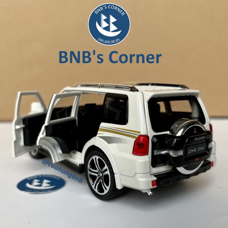 Mô hình xe 1:32 Mitsubishi Pajero
