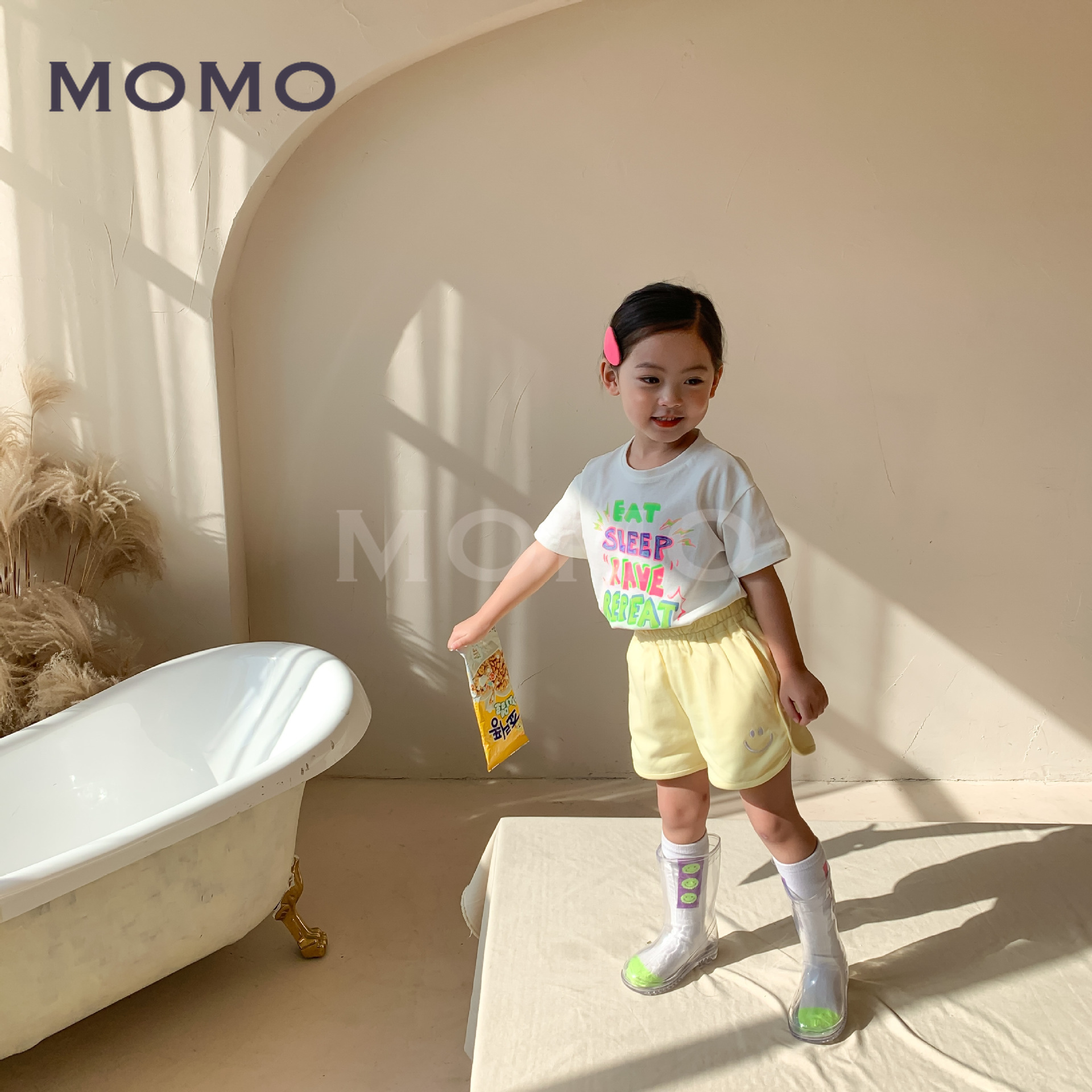 Quần Short Cotton Thêu Hình Mặt Cười Cho Bé 1-8 Tuổi