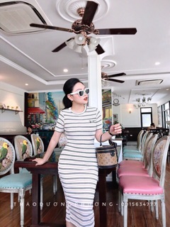 Váy body kẻ