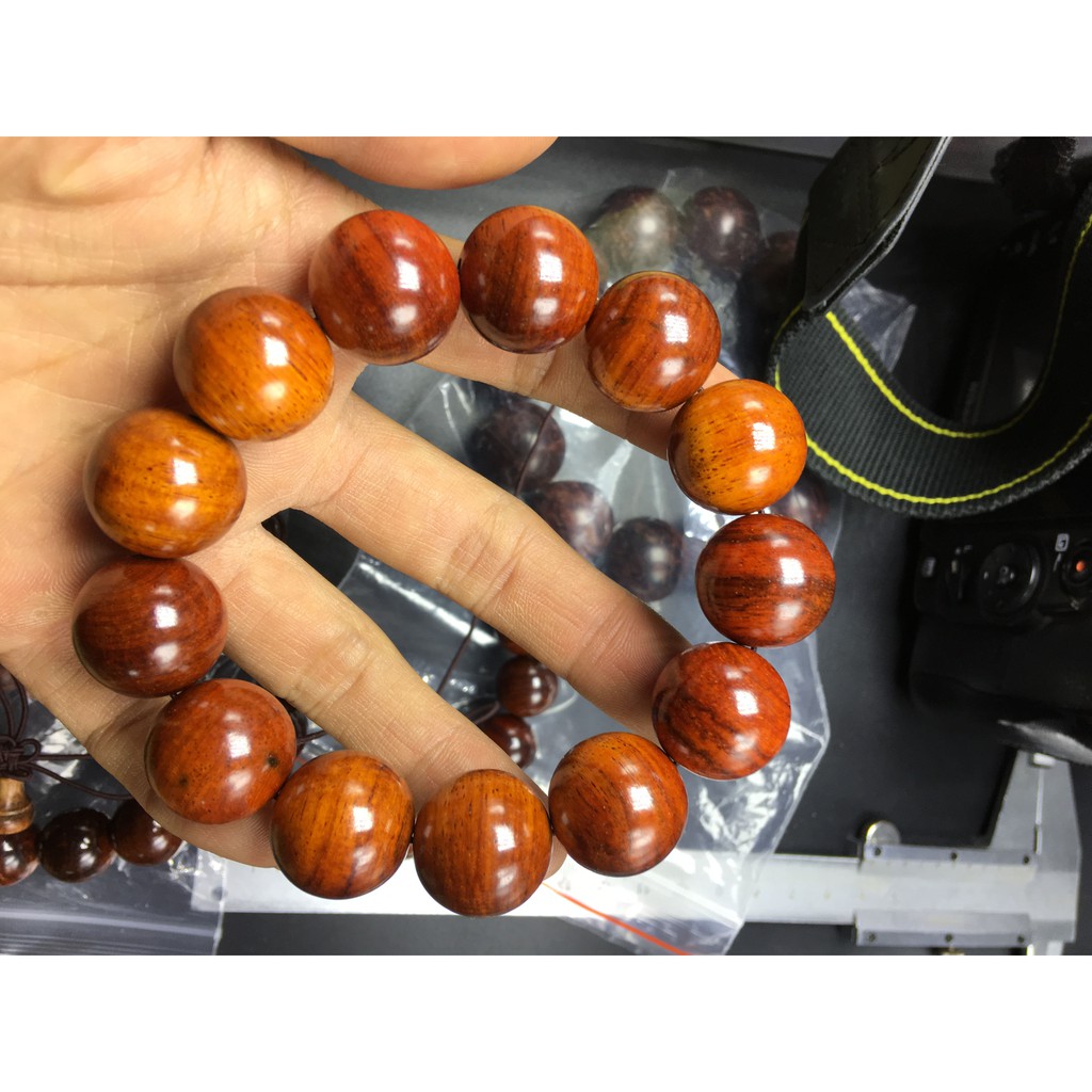 Vòng tay gỗ Trắc đỏ từ 10 đến 18 li