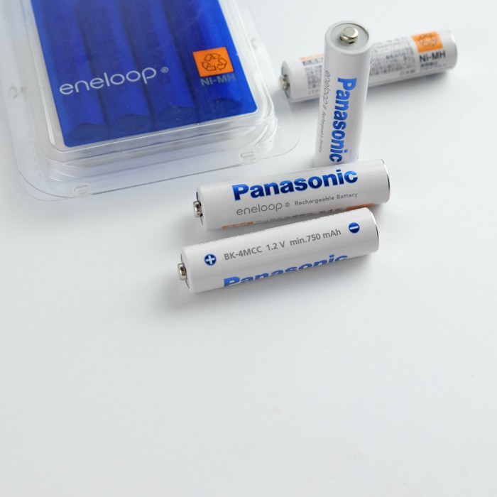 Pin sạc AAA Panasonic 750mAh BK-4MCC/4C vỉ 4 Viên - nội địa box Nhật new (Trắng)