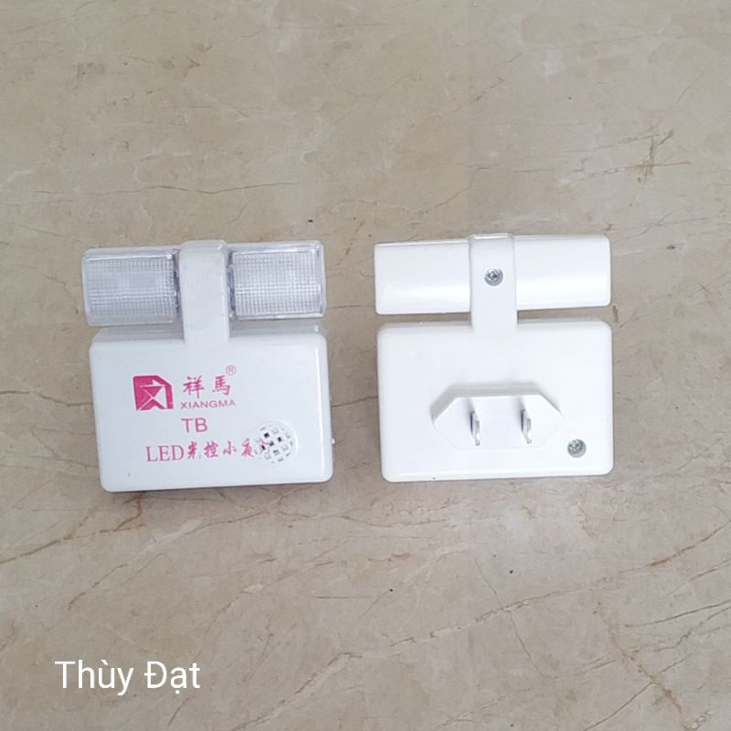 Đèn ngủ cảm ứng bóng led cảm biến ánh sáng tự động bật tắt