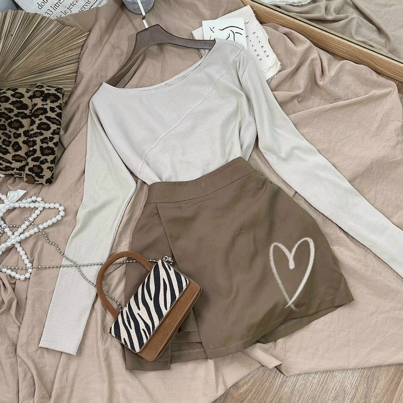 Set 2 món áo lệch vai td cách điệu kèm chân váy chéo xẻ.