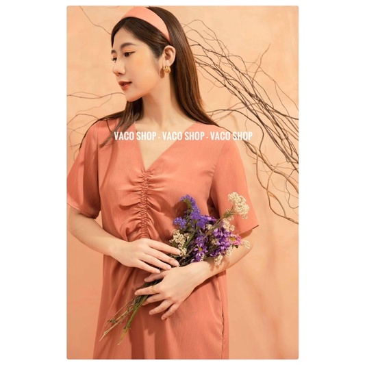 Đầm suông tay ngắn - chất liệu đũi tằm rút ngực - Vaco Shop