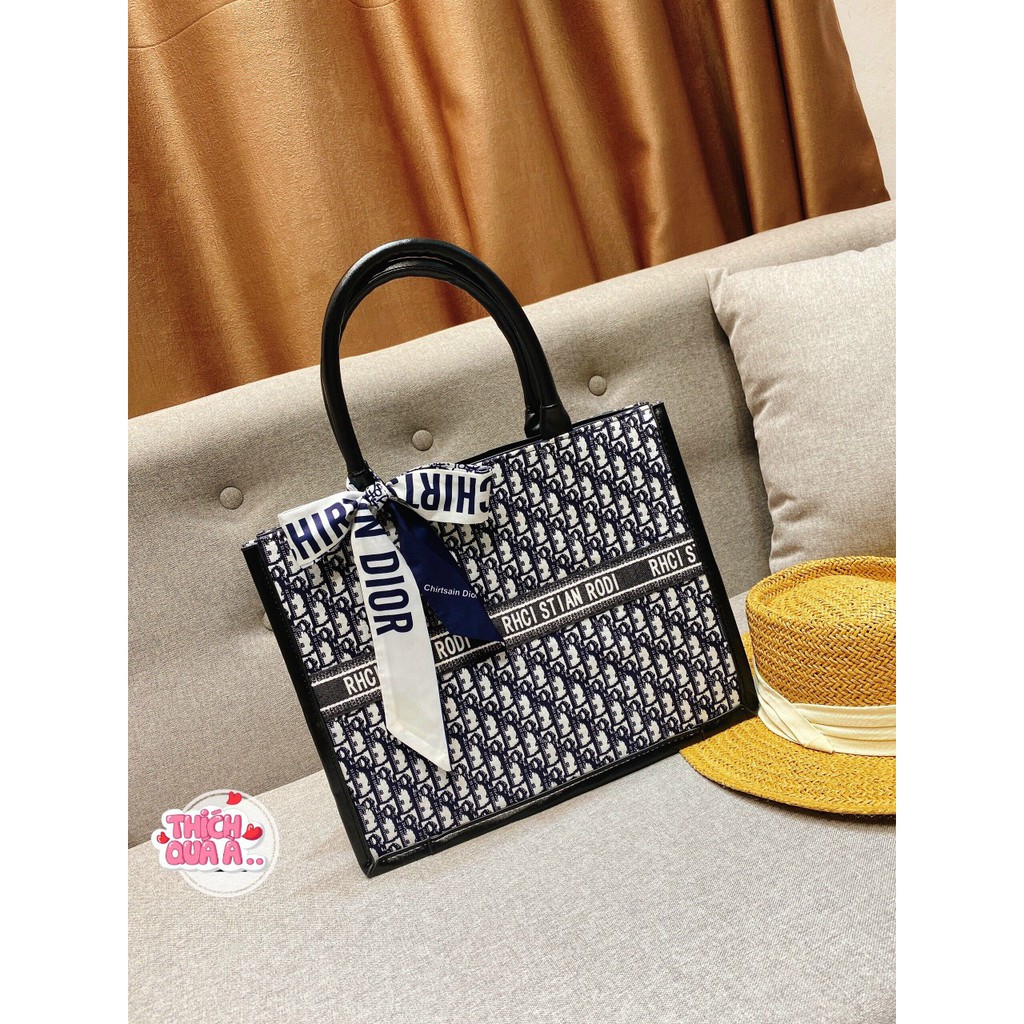 Túi hoạ tiết dior size 40 chất đẹp đựng cả thế giới (tặng kèm khăn lụa) - Túi xách nữ Di o hot 2021