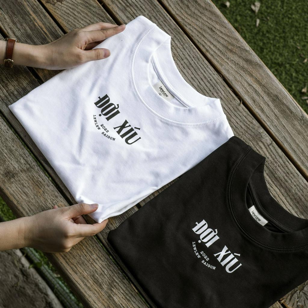 Áo thun nữ baby tee, áo thun cotton ĐỢI XÍU trắng Tshirt -  Lew Lew