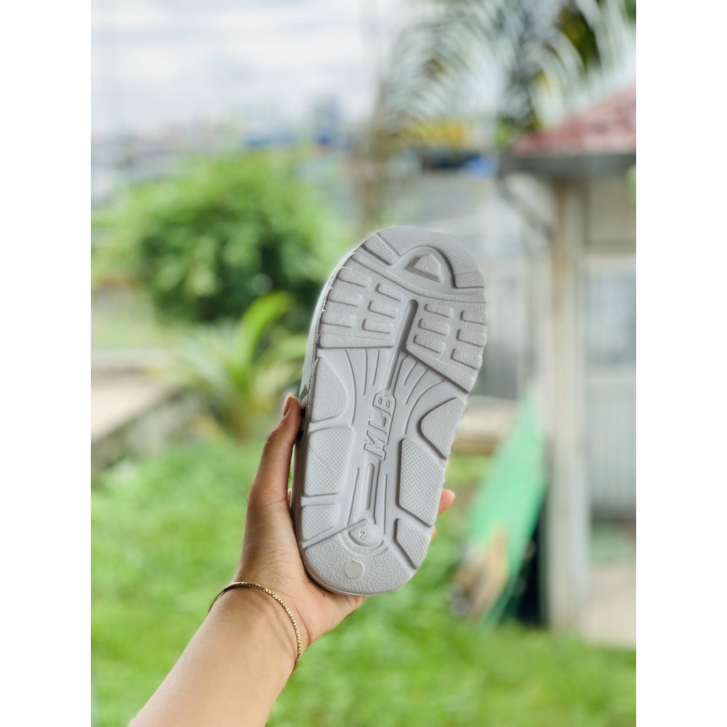 Dép 𝐌𝐋𝐁 nam nữ, dép quai ngang nam nữ unisex 𝐌𝐋𝐁 ❤️FREESHIP + Hộp❤️ dép kẹp 𝐌𝐋𝐁 𝐍𝐘 thể thao bóng chày nam nữ in 𝐍𝐘 Xám