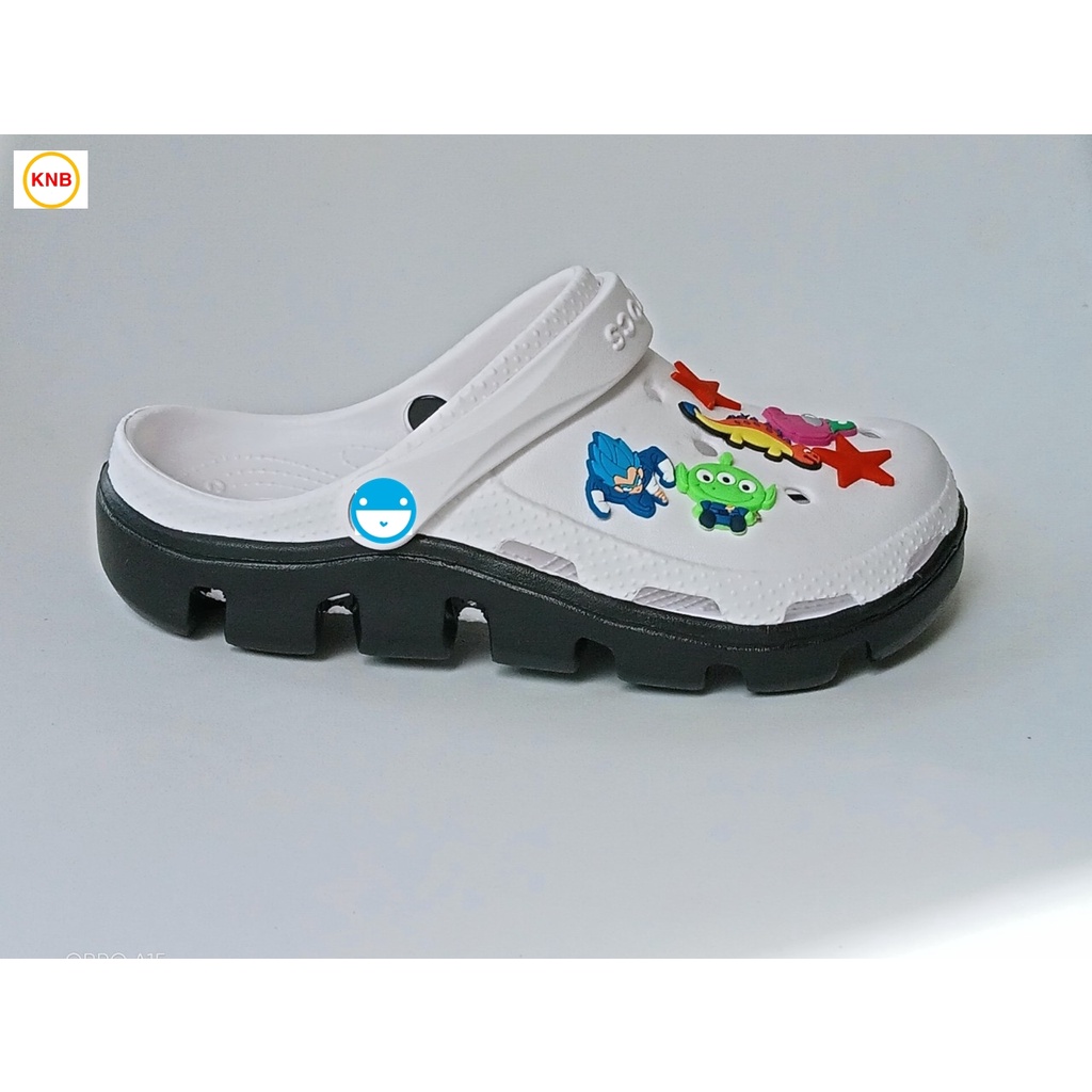 Dép Cross Cá Full tag Cao Cấp Đẹp Nhất Nam Nữ Tặng Kèm 12 Sticker Cross Siêu Hot màu trắng - đen