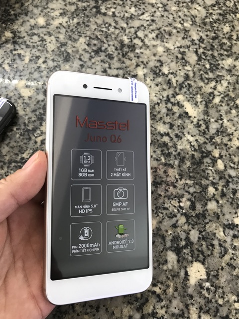 Điện thoại Smartphone Masstel Juno Q6 kiểu dáng Ipx màn hình 5 inch ram 1Gb Rom 8Gb chơi game LQ cực đã+ kèm bao da