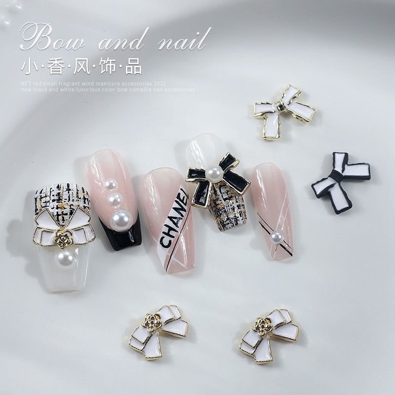 Charm nơ đính móng tay đen trắng