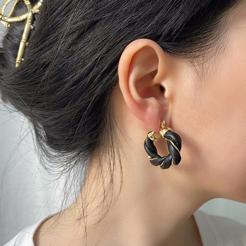 Bông Tai Dạng Vòng Xoắn Bằng Da PU Phối Hợp Kim Phong Cách Hàn Quốc Dành Cho Bạn Nữ