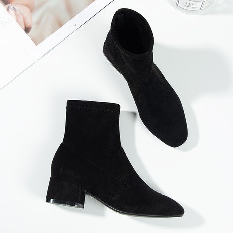 Bốt Nữ Cổ Ngắn Gót Vuông Da Lộn Cao Cấp 4cm. Boots nữ da lộn xin, lót nhung mịn bên trong, siêu êm.