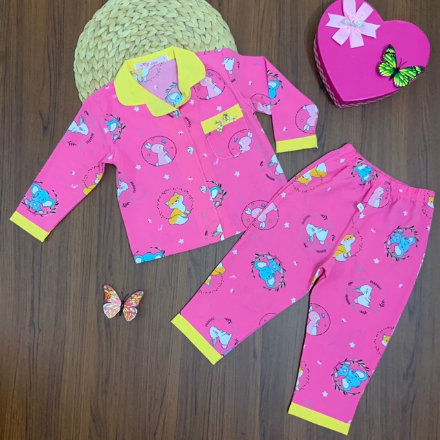 Bộ quần áo Pijama trẻ em vải Lụa dài tay họa tiết phối viền cho bé gái (12-30kg)