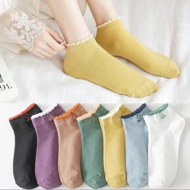 Tất Nữ Cổ Ngắn Hàn Quốc Họa Tiết Mặt Cười Trẻ Trung Năng Động
