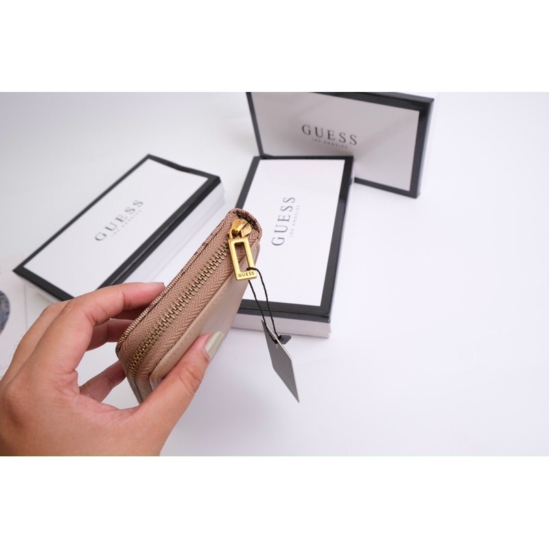 VÍ GUESS CẦM TAY