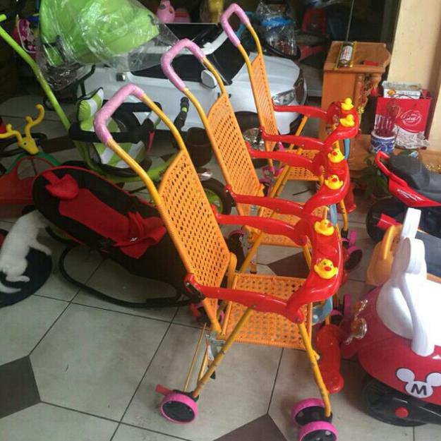 Xe đẩy mây gấp gọn cho bé