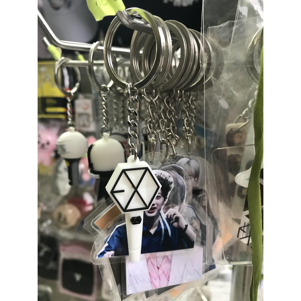 Móc khóa lightstick BTS EXO WANNA ONE