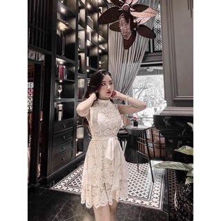 Váy ren trắng kèm đai lụa
