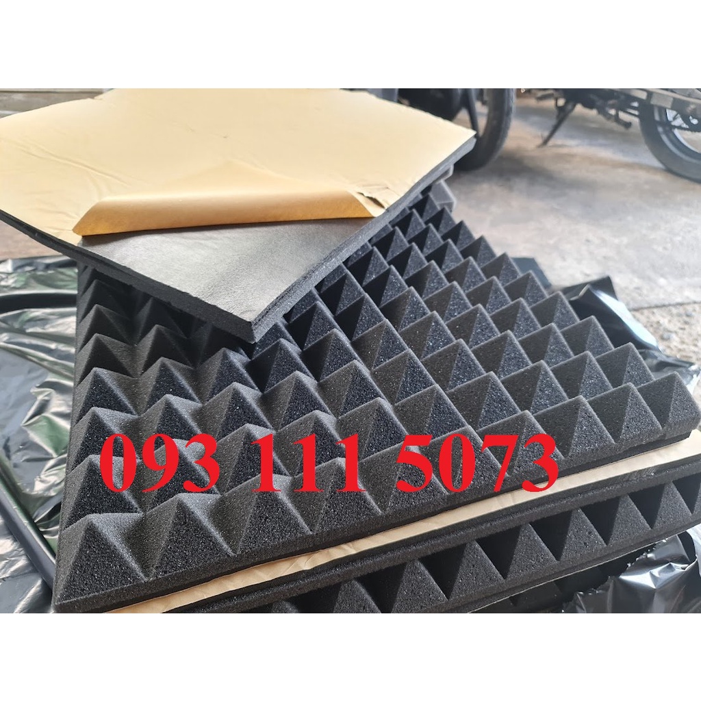 Mút tiêu âm tích hợp cao su chống rung hình kim tự tháp 50x50cm