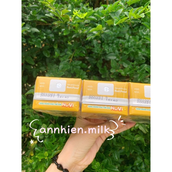 Sữa lắc trái cây hương trái cây nhiệt đới NuVi 180ml - lốc 4 hộp