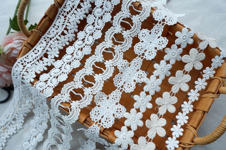 Miếng vải cotton thêu ren hoa 1.6cm tiện lợi