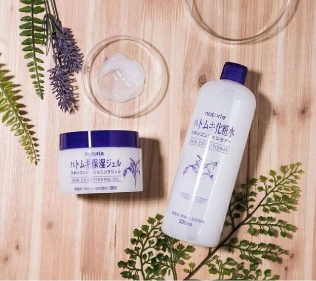 Gel Dưỡng Ẩm Naturie Skin Conditioning Gel 180g