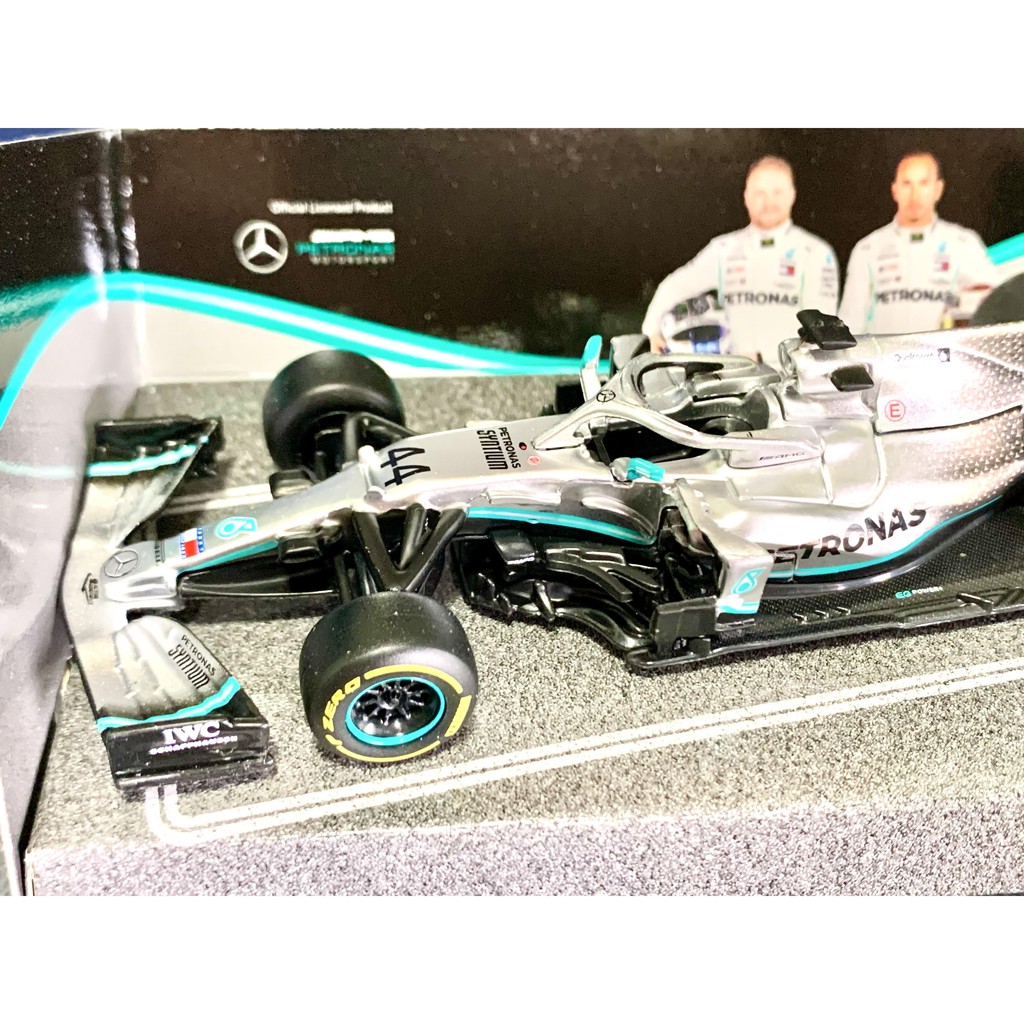 Mô hình xe đua F1 Mercedes AMG tỉ lệ 1:43
