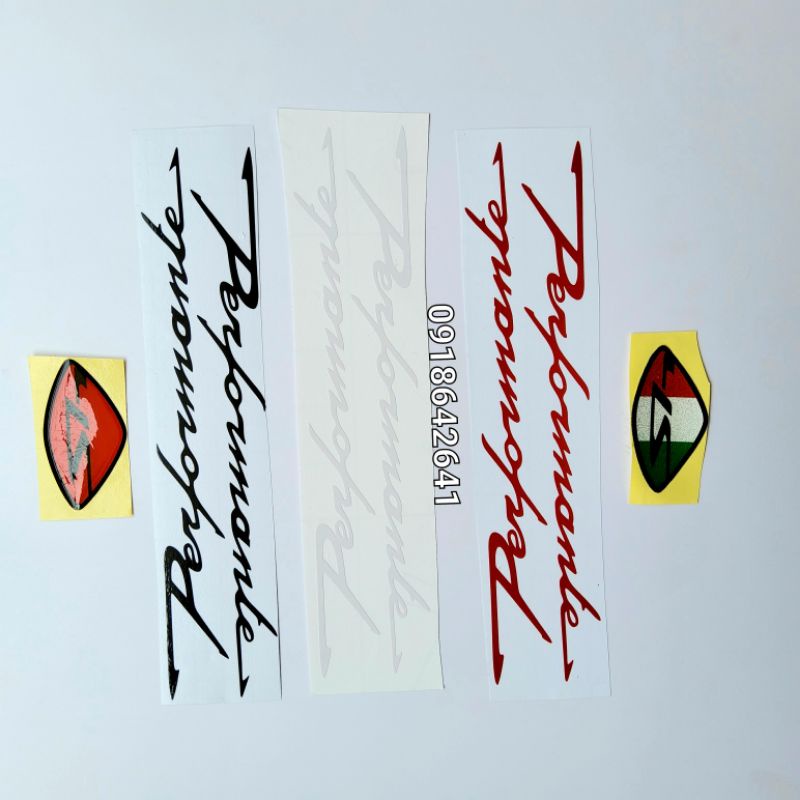 Combo tem chữ performante chìm đi kèm logo mặt nạ Sh