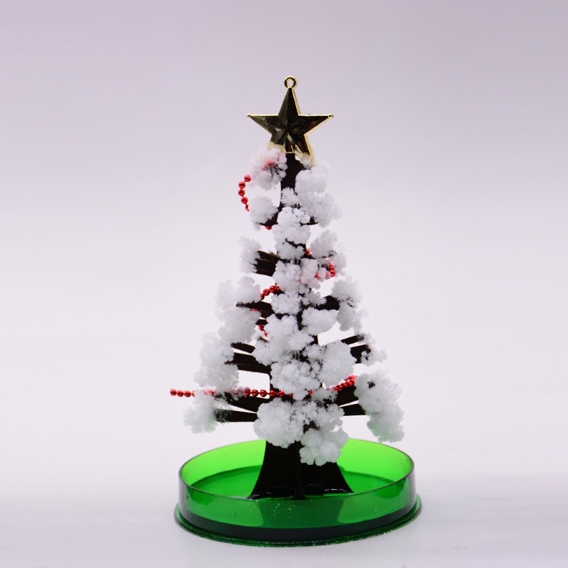 Cây Thông Noel thần kỳ tự nở hoa tuyết cho bé