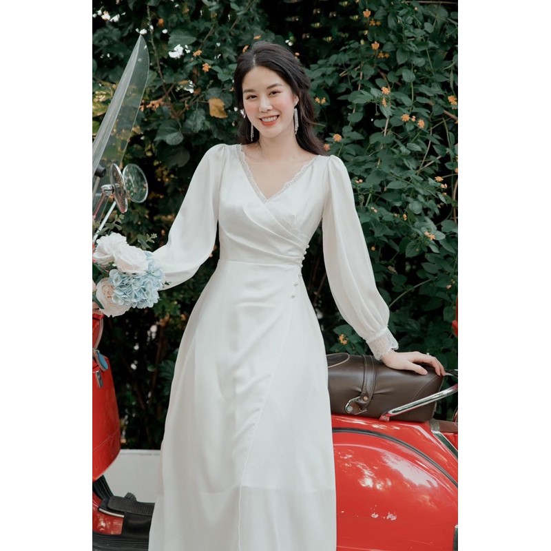 Đầm trắng maxi dài tay phối ren