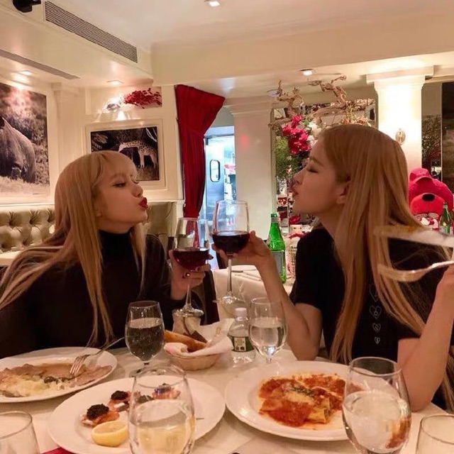 Áo thun love Rose BP mặc