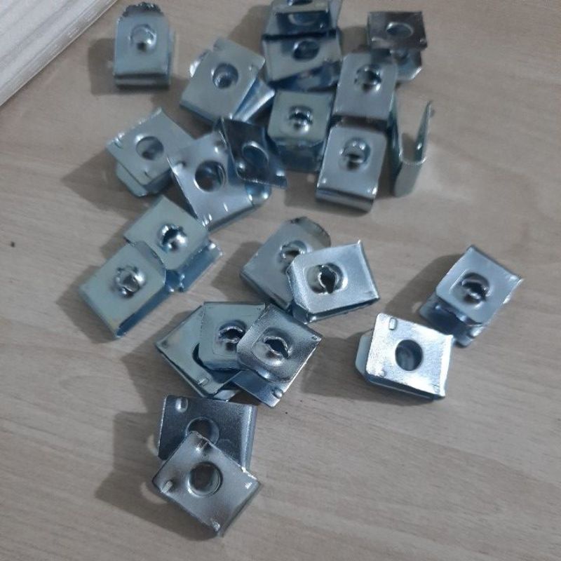Pát kẹp xoắn 5 ly bắt dàn áo nhựa xe máy honda, Yamaha , kẹp nhựa xe DREAM WAVE và nhiều dòng xe khác lắp chung sp này