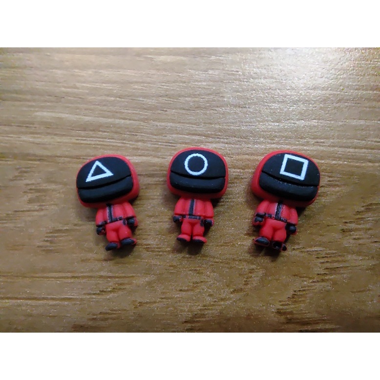 Mẫu charm nhân vật lính Squid Game cho các bạn trang trí vỏ ốp điện thoại, kẹp tóc, dán Jibbitz, DIY
