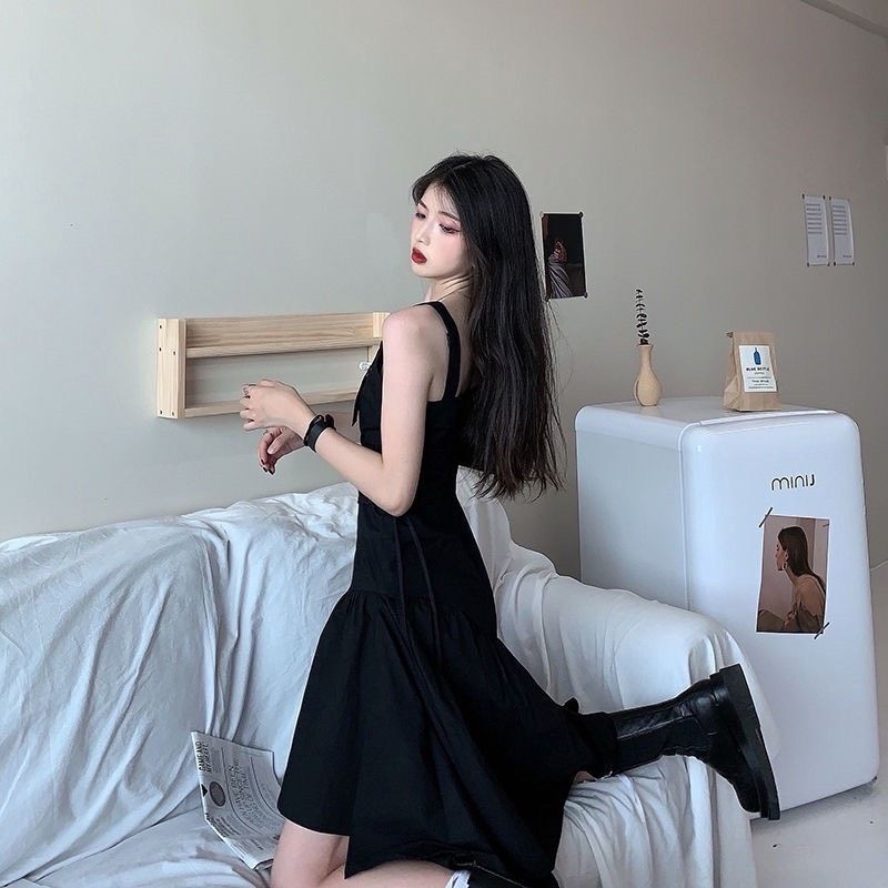 Yếm Váy Xòe Đen 2 Dây Phối Vạt Cao Vạt Thấp dáng dài, Đầm Nữ Siêu Ngầu cách điệu thời trang Hàn Quốc. Sonny