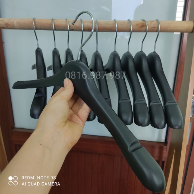 Móc treo quần áo nữ nhựa đen vai to size 38cm, mắc áo kẹp quần cho shop thời trang, giá đình, khách sạn