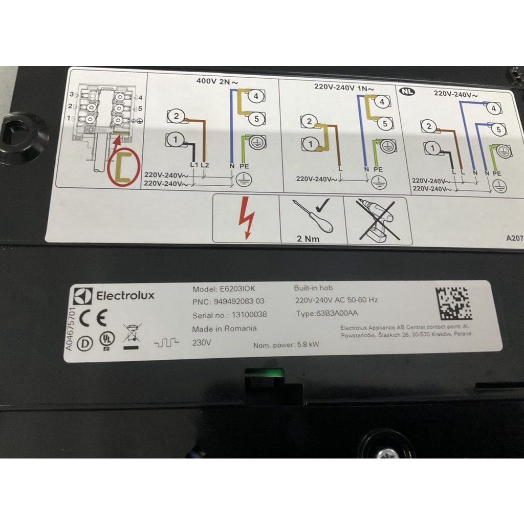 Bếp từ 3 vùng nấu lắp âm Electrolux E6203IOK nhập khẩu Châu Âu - Hàng trưng bày