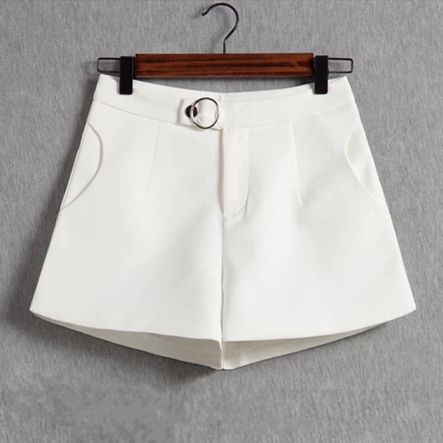 Quần short trắng