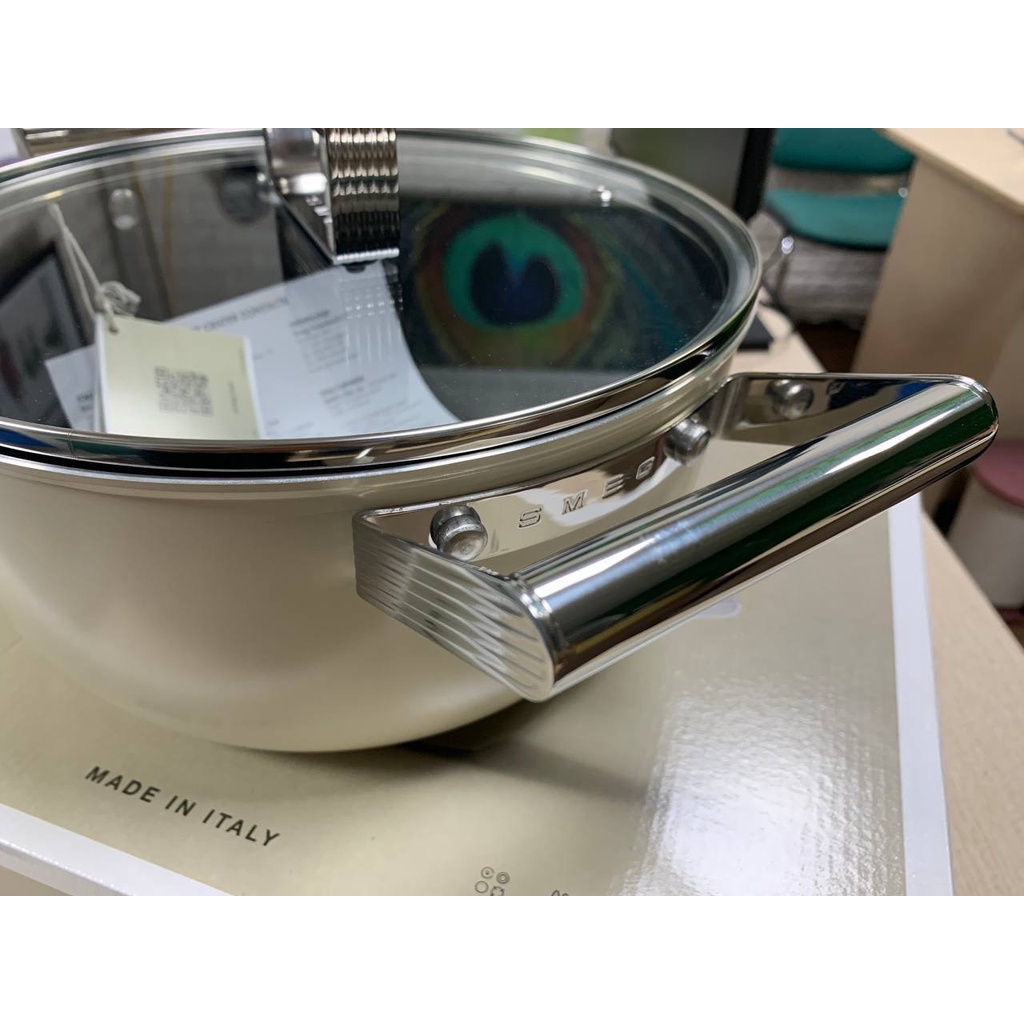 Xoong nồi Smeg CKFC2411CRM màu kem 24cm