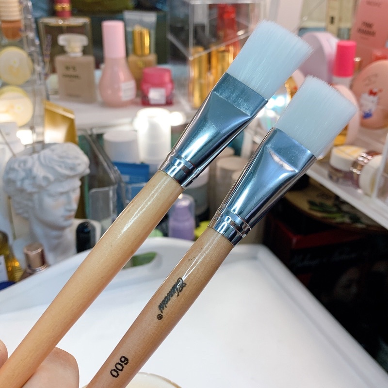 (HỎA TỐC)Cọ quét mặt nạ cán gỗ