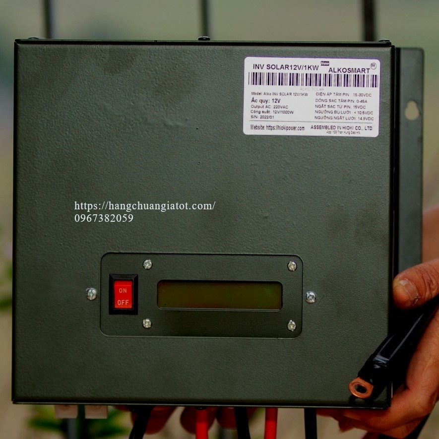 Máy hòa lưới điện tấm pin năng lượng mặt trời Inverter Solar 12V/1.000W Nhật Bản kiêm sạc bình ắc quy