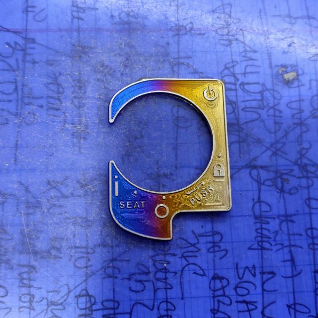 Chụp ổ khóa titanium cho xe vario