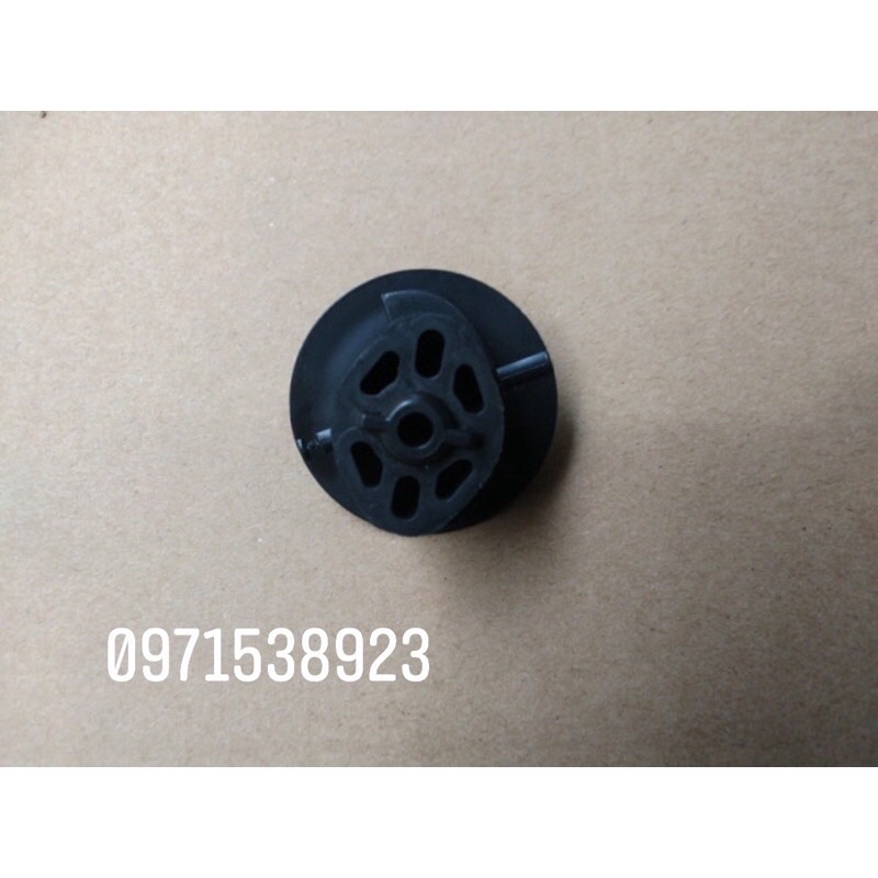 Nút cài cốp đựng đồ trong xe xịn chính hãng kia huyndai mã 845261y000