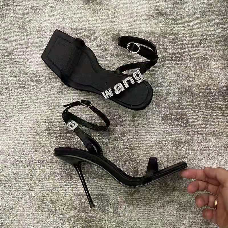 Xăng Đan Cao Gót Hở Ngón Đính Đá Chữ Cái Khóa Gài Màu Đen Thời Trang Mùa Hè 2022 Cho Nữ