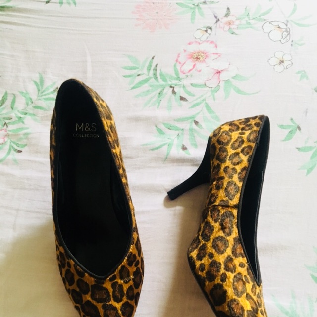 Giày M&S như Zara