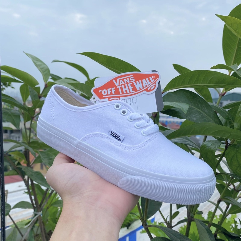 Giày vans classic phù hợp cho cả nam và nữ, dễ phối đồ ( hàng full box )