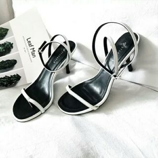Giày cao gót đế nhọn màu trắng vàng đen