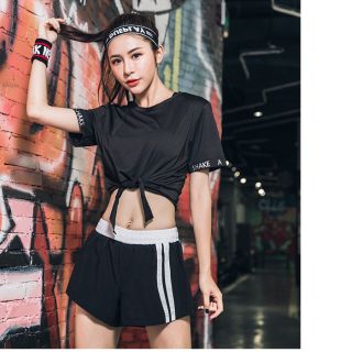 Quần đùi 2 lớp kẻ sọc