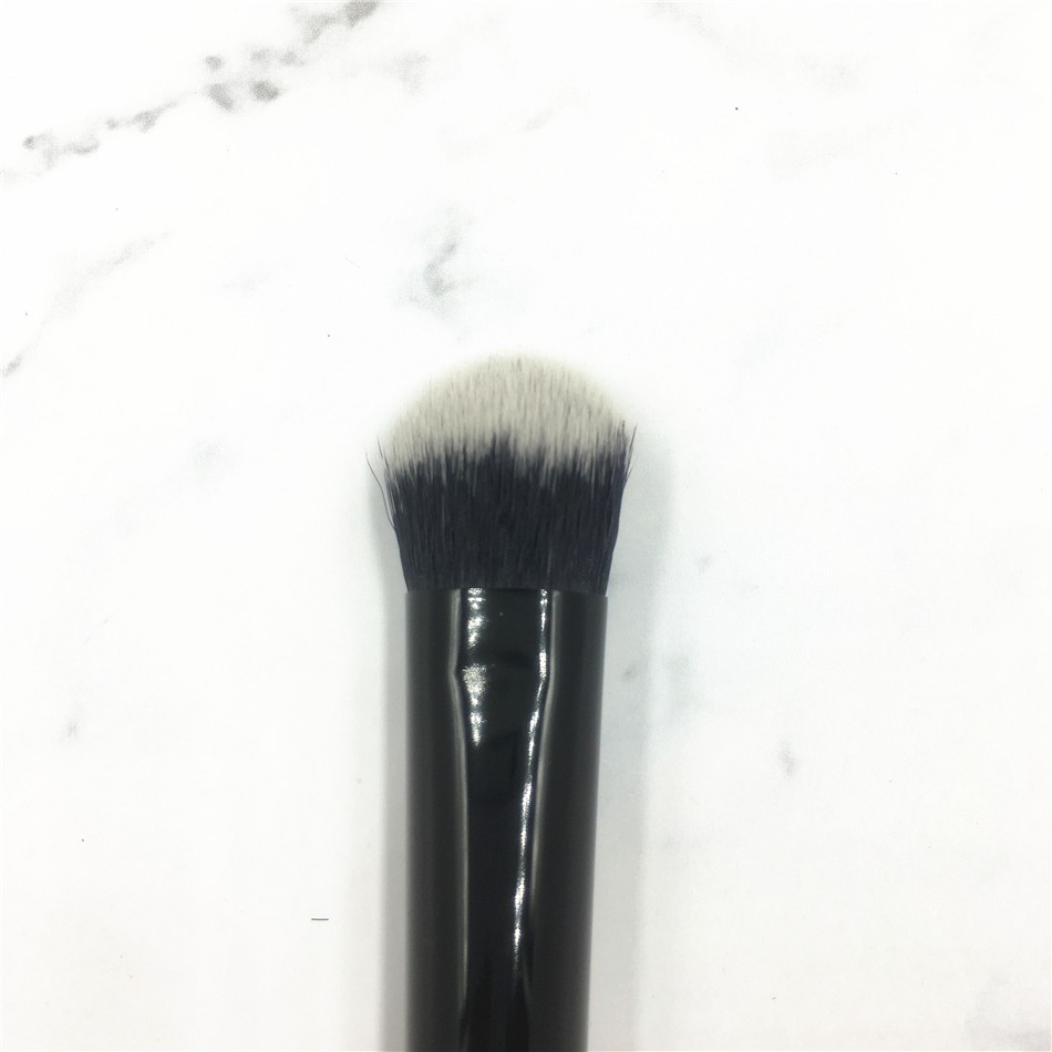 KVD35 bevel nose shadow brush slope contour concealer detail makeup brush